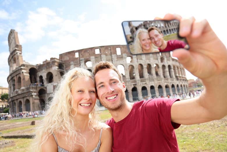 Un selfie ante el Coliseo de Roma